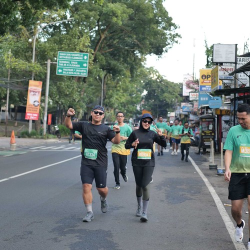 Race photo from BAUR RUN 2025