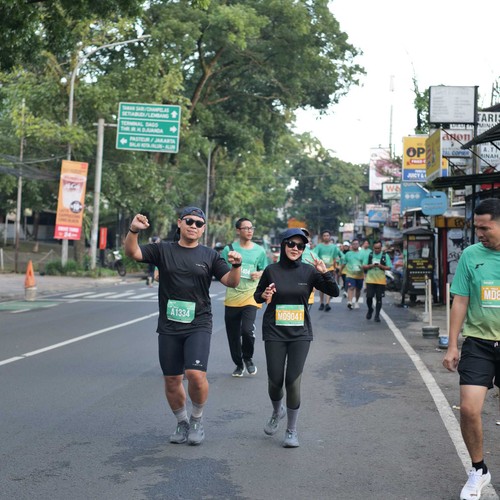 Race photo from BAUR RUN 2025