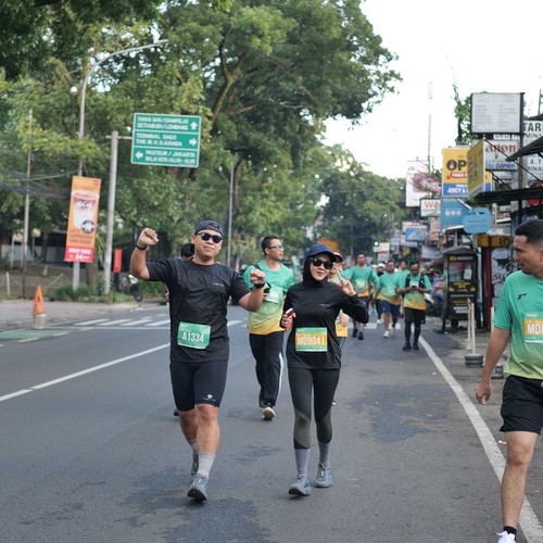 Race photo from BAUR RUN 2025