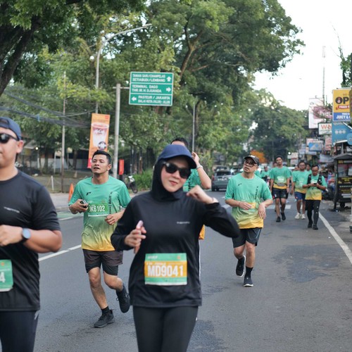 Race photo from BAUR RUN 2025