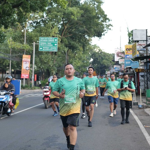 Race photo from BAUR RUN 2025