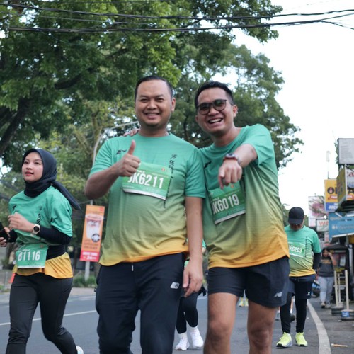 Race photo from BAUR RUN 2025