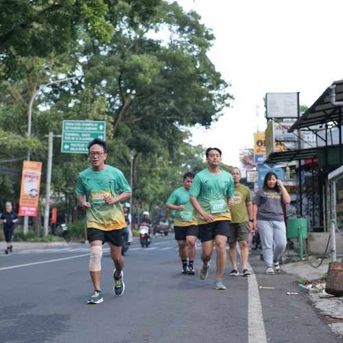 Race photo from BAUR RUN 2025