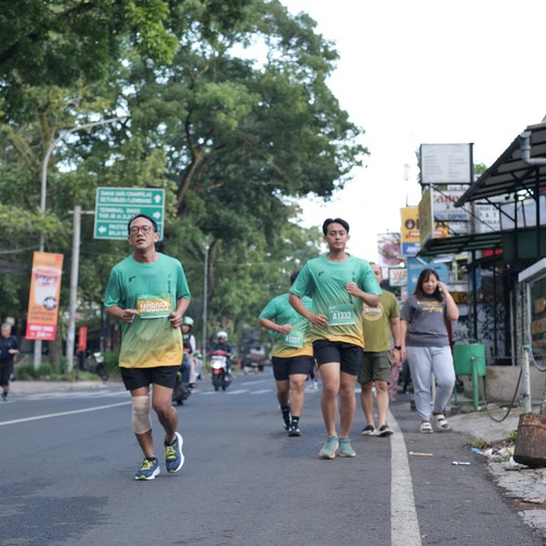 Race photo from BAUR RUN 2025