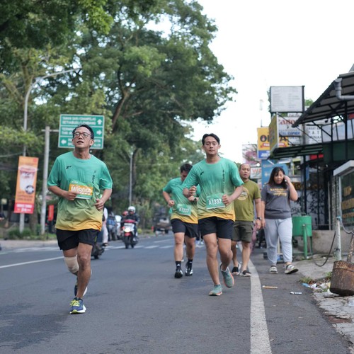 Race photo from BAUR RUN 2025