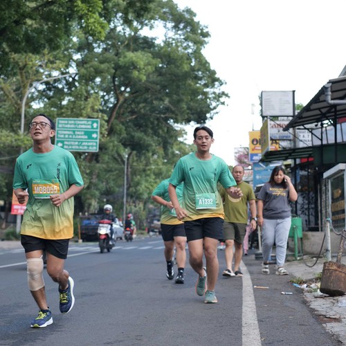 Race photo from BAUR RUN 2025