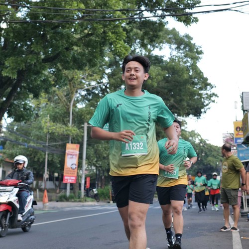 Race photo from BAUR RUN 2025