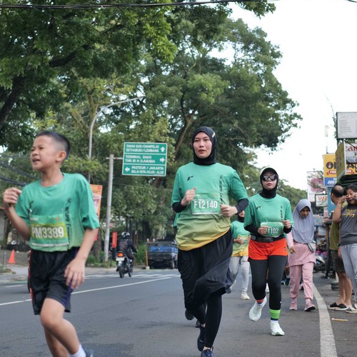 Race photo from BAUR RUN 2025
