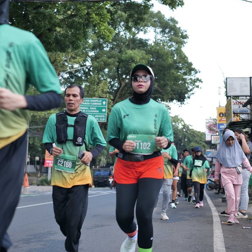 Race photo from BAUR RUN 2025