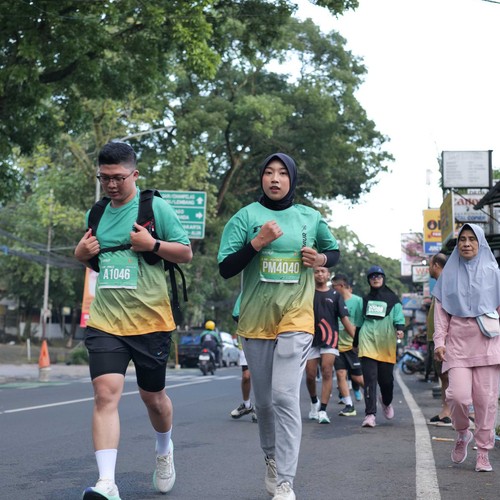 Race photo from BAUR RUN 2025