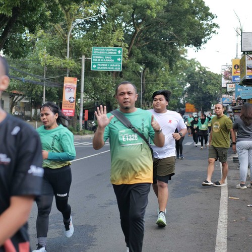 Race photo from BAUR RUN 2025