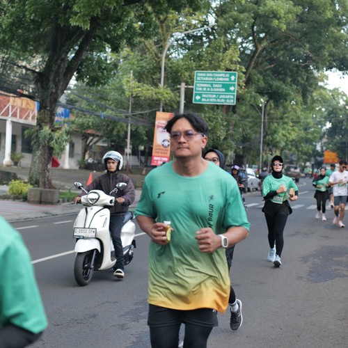 Race photo from BAUR RUN 2025