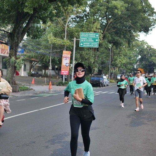 Race photo from BAUR RUN 2025