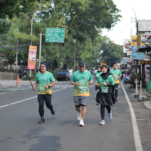 Race photo from BAUR RUN 2025