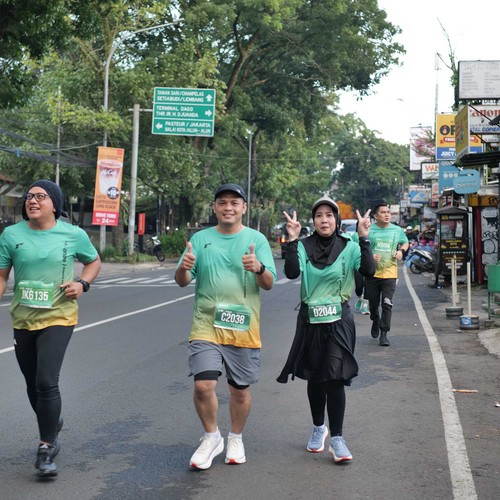 Race photo from BAUR RUN 2025