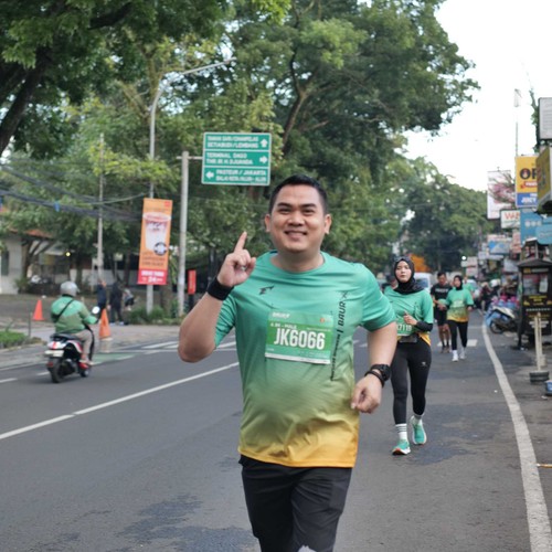 Race photo from BAUR RUN 2025