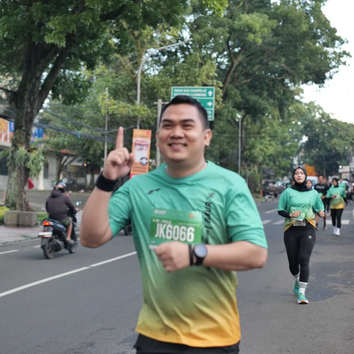 Race photo from BAUR RUN 2025
