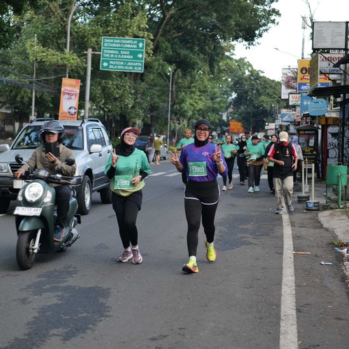 Race photo from BAUR RUN 2025