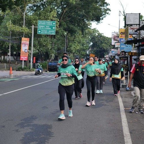 Race photo from BAUR RUN 2025