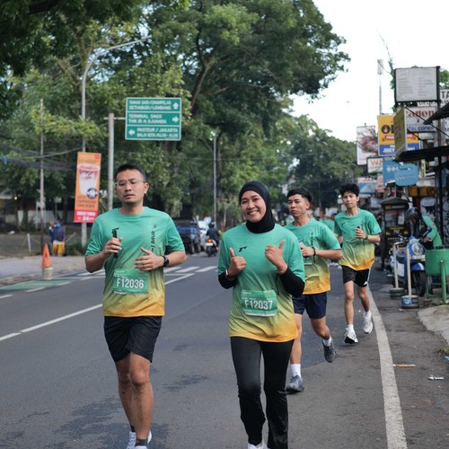 Race photo from BAUR RUN 2025