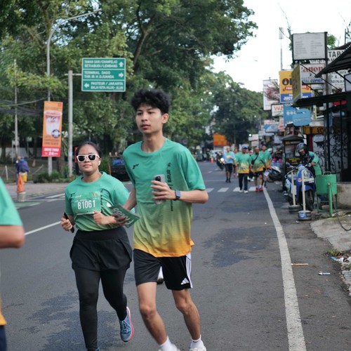 Race photo from BAUR RUN 2025