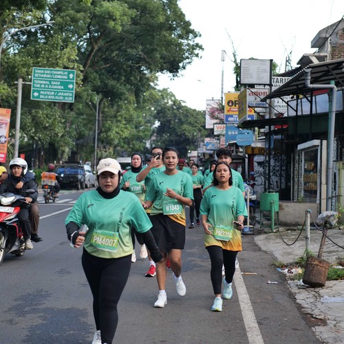 Race photo from BAUR RUN 2025