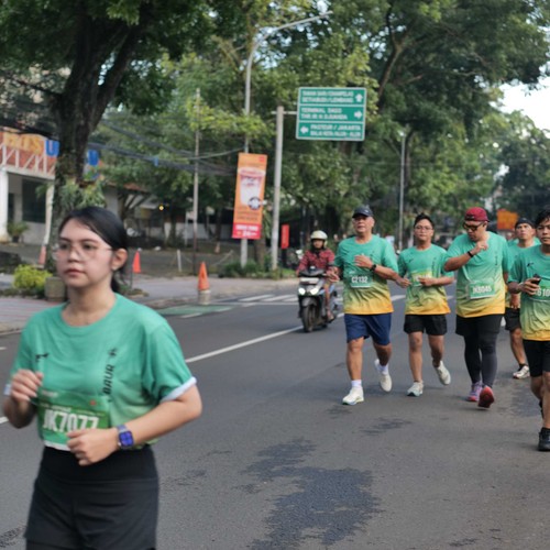Race photo from BAUR RUN 2025
