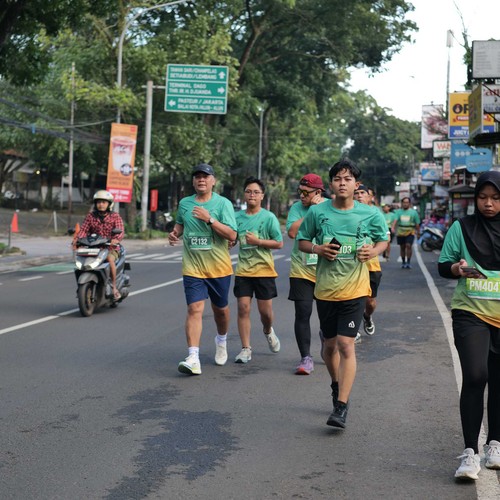 Race photo from BAUR RUN 2025