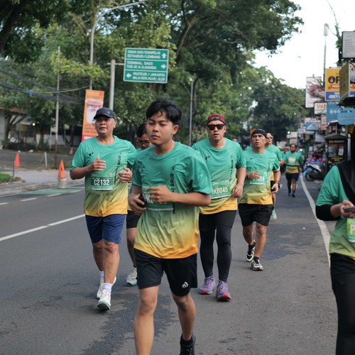 Race photo from BAUR RUN 2025