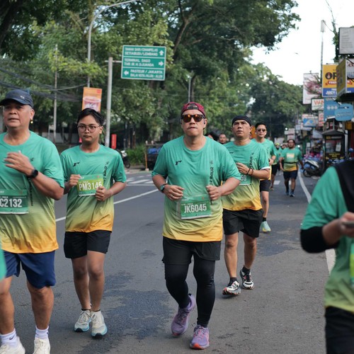 Race photo from BAUR RUN 2025