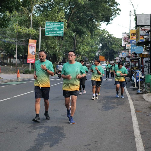 Race photo from BAUR RUN 2025