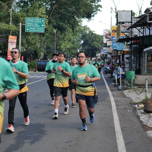 Race photo from BAUR RUN 2025