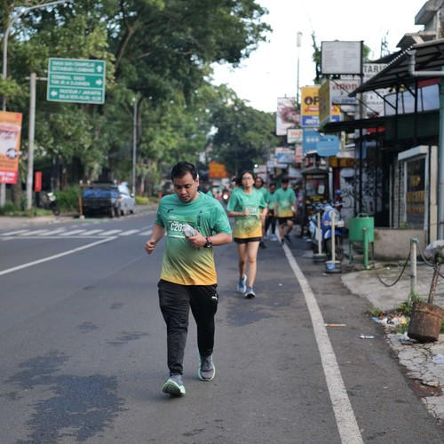 Race photo from BAUR RUN 2025