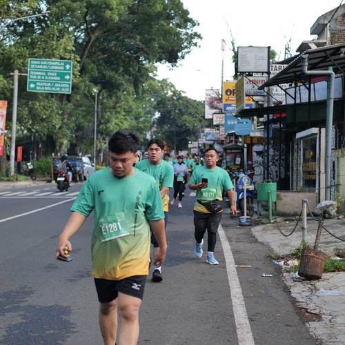 Race photo from BAUR RUN 2025