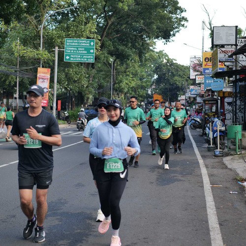 Race photo from BAUR RUN 2025