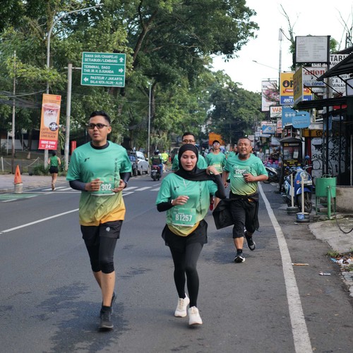 Race photo from BAUR RUN 2025