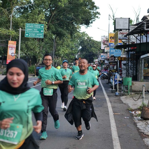 Race photo from BAUR RUN 2025
