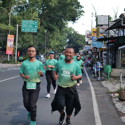 Race photo from BAUR RUN 2025