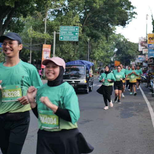 Race photo from BAUR RUN 2025