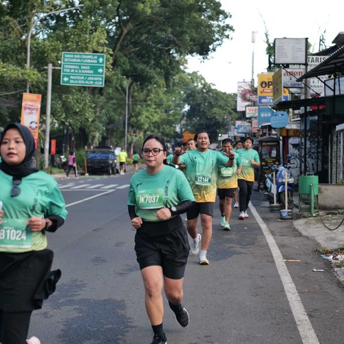 Race photo from BAUR RUN 2025