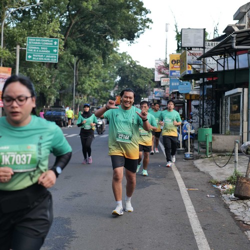 Race photo from BAUR RUN 2025