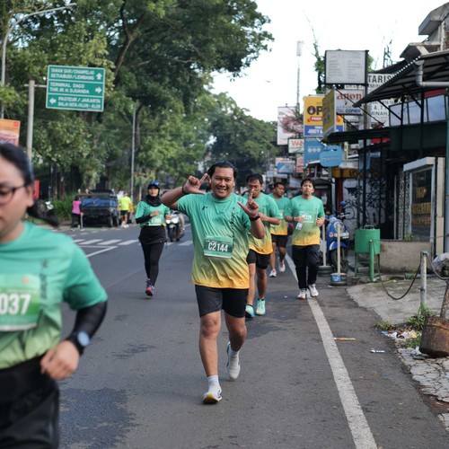 Race photo from BAUR RUN 2025