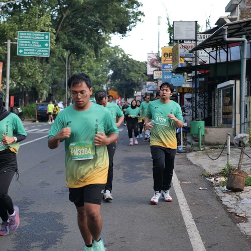 Race photo from BAUR RUN 2025