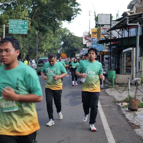 Race photo from BAUR RUN 2025