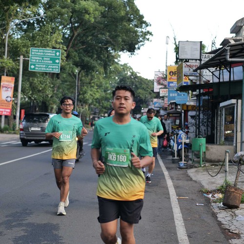 Race photo from BAUR RUN 2025