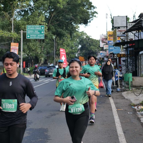 Race photo from BAUR RUN 2025