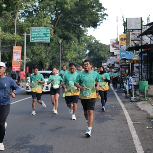 Race photo from BAUR RUN 2025