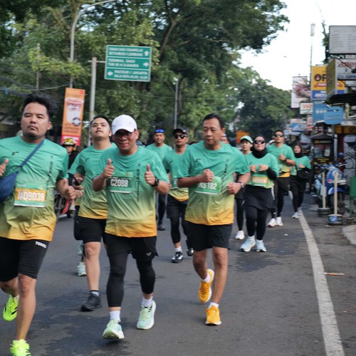 Race photo from BAUR RUN 2025