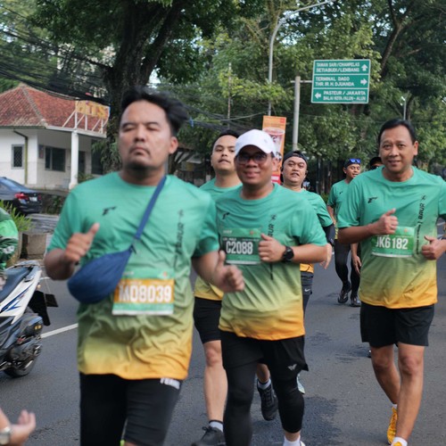 Race photo from BAUR RUN 2025