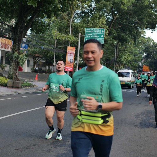 Race photo from BAUR RUN 2025
